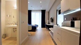 Condo Studio Plaza