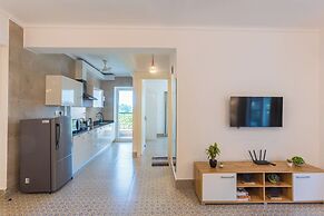Palm Retreat 1BHK Pool & Field Views