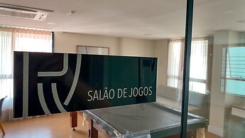 Apto c Varanda Piscina e Sal o de Jogos