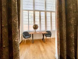 Designer s Three Bedroom Apartment With Terrace