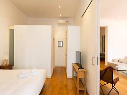 Designer s Three Bedroom Apartment With Terrace
