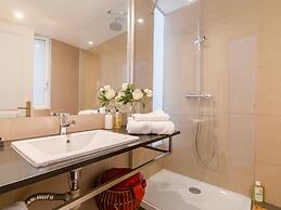 Designer s Three Bedroom Apartment With Terrace