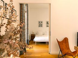 Designer s Three Bedroom Apartment With Terrace