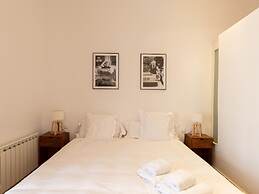 Designer s Three Bedroom Apartment With Terrace