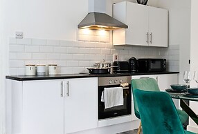 Immaculate 3-bed Cottage in Hampton