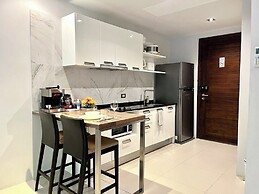 Emerald 211 - Studio With Balcony and Shared Pool