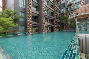 Emerald 211 - Studio With Balcony and Shared Pool