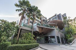Emerald 211 - Studio With Balcony and Shared Pool