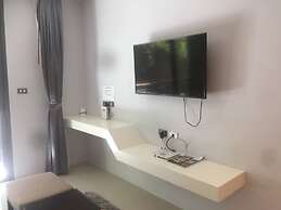 Emerald 211 - Studio With Balcony and Shared Pool