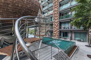 Emerald 211 - Studio With Balcony and Shared Pool