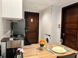 Emerald 211 - Studio With Balcony and Shared Pool