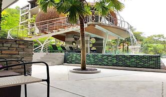 Emerald 215 - Studio With Balcony and Shared Pool