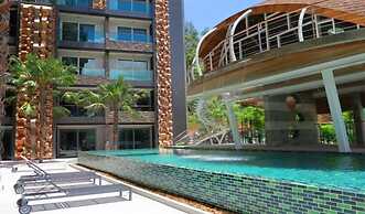 Emerald 215 - Studio With Balcony and Shared Pool