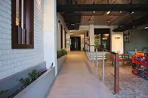 Emerald 215 - Studio With Balcony and Shared Pool