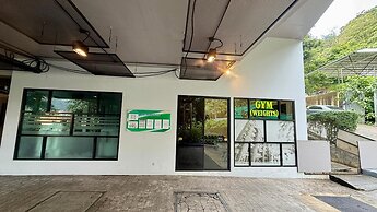 Emerald 215 - Studio With Balcony and Shared Pool