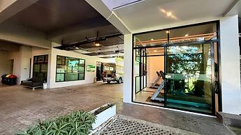 Emerald 215 - Studio With Balcony and Shared Pool