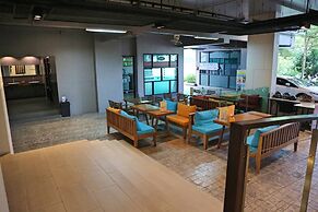Emerald 215 - Studio With Balcony and Shared Pool