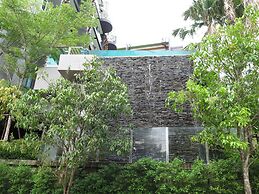 Emerald 215 - Studio With Balcony and Shared Pool