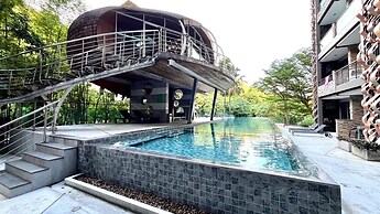Emerald 702 - Triplex Penthouse With Stunning View