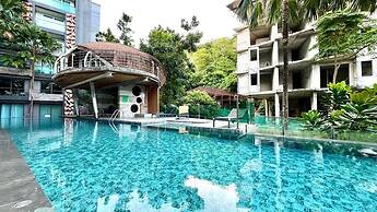 Emerald 702 - Triplex Penthouse With Stunning View