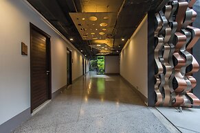 Emerald 702 - Triplex Penthouse With Stunning View
