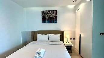 Emerald 702 - Triplex Penthouse With Stunning View