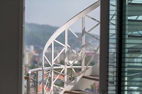 Emerald 702 - Triplex Penthouse With Stunning View