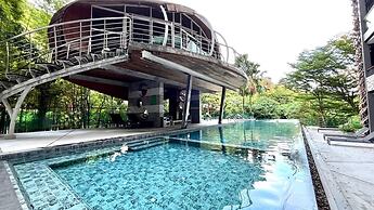 Emerald 702 - Triplex Penthouse With Stunning View