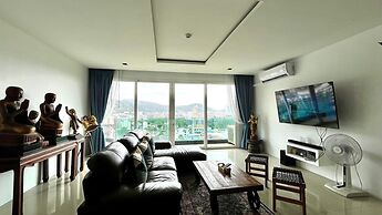 Emerald 702 - Triplex Penthouse With Stunning View