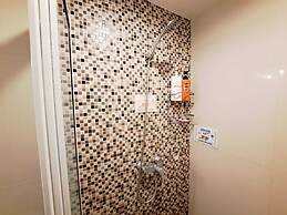 7B - 5 Bedroom Downtown Penthouse With Shared Pool