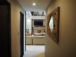 7B - 5 Bedroom Downtown Penthouse With Shared Pool