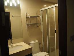 7B - 5 Bedroom Downtown Penthouse With Shared Pool