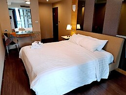 7B - 5 Bedroom Downtown Penthouse With Shared Pool