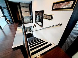 7B - 5 Bedroom Downtown Penthouse With Shared Pool