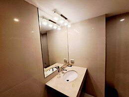 7B - 5 Bedroom Downtown Penthouse With Shared Pool