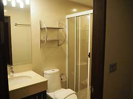7B - 5 Bedroom Downtown Penthouse With Shared Pool