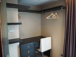 7B - 5 Bedroom Downtown Penthouse With Shared Pool