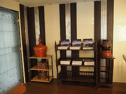 7B - 5 Bedroom Downtown Penthouse With Shared Pool