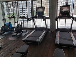 7B - 5 Bedroom Downtown Penthouse With Shared Pool