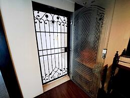 7B - 5 Bedroom Downtown Penthouse With Shared Pool
