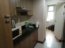 4B - 2 Bedroom Downtown Apartment With Shared Pool