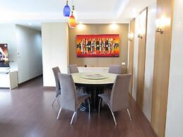 4B - 2 Bedroom Downtown Apartment With Shared Pool