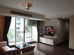 4B - 2 Bedroom Downtown Apartment With Shared Pool