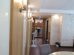 4B - 2 Bedroom Downtown Apartment With Shared Pool