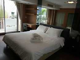 4B - 2 Bedroom Downtown Apartment With Shared Pool
