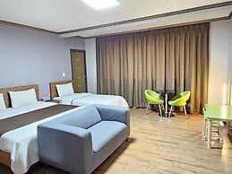 HOTEL ISLAND