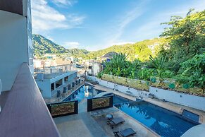 ResortStyle Pool Nightlife C135
