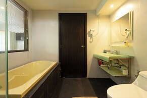 ResortStyle Pool Nightlife C135