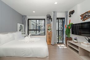 Stylish condo with Pool C175