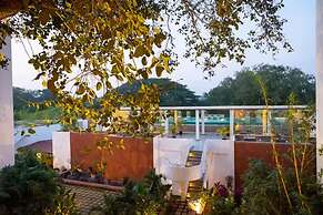The Coastal Nest - 2BHK by Da Alohas